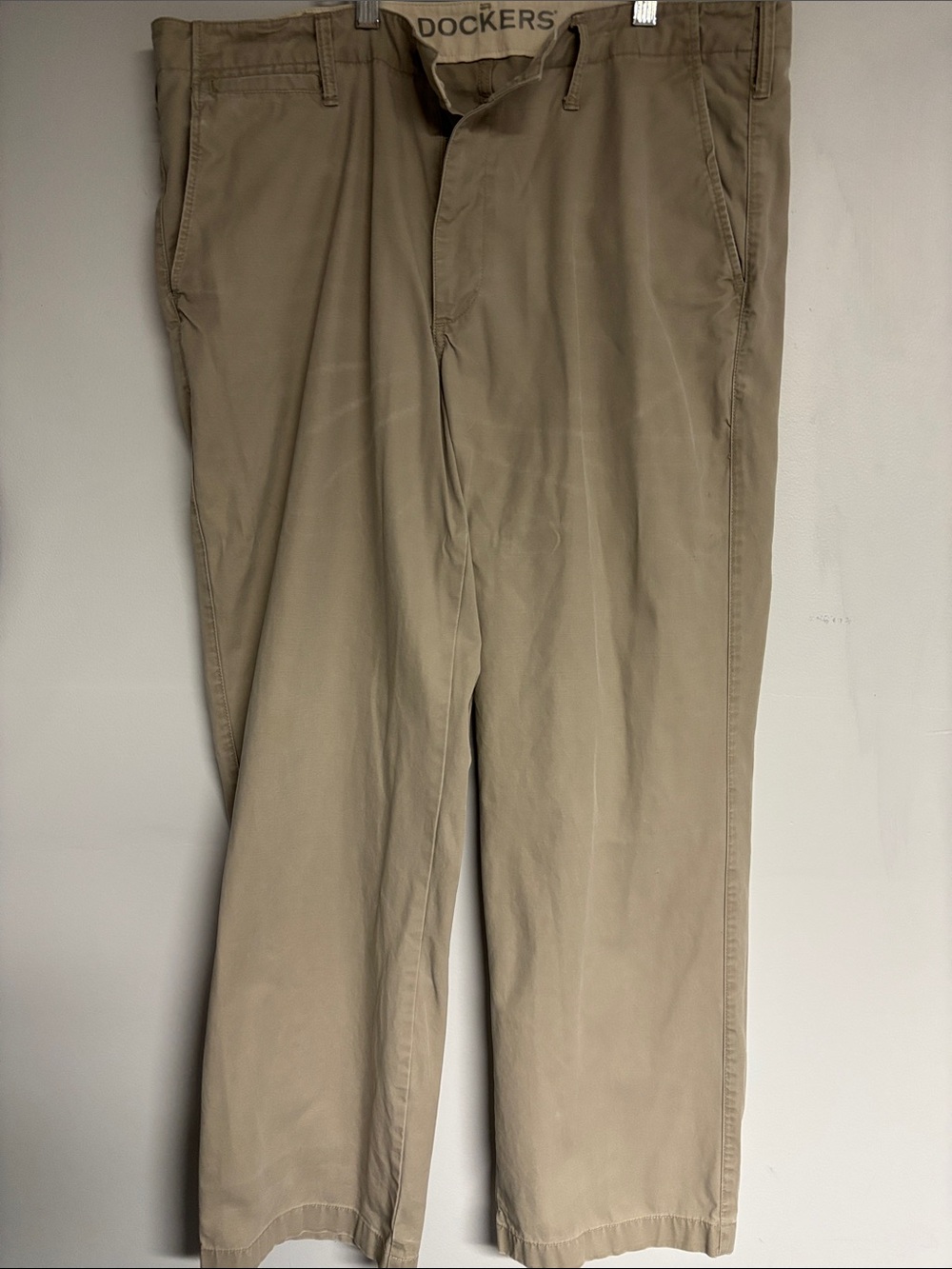 Dockers Men's Khaki D2 Straight-Leg Chinos - Light Tan